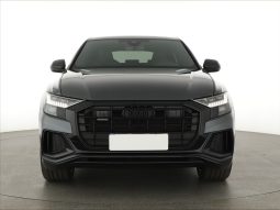 Audi Q8 full