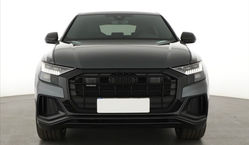 Audi Q8 full
