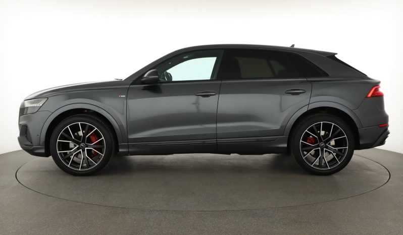 Audi Q8 full