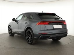 Audi Q8 full