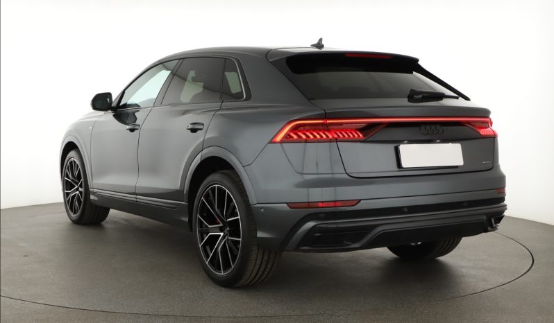Audi Q8 full