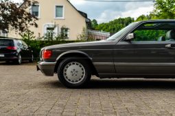 Mercedes-Benz 560 full