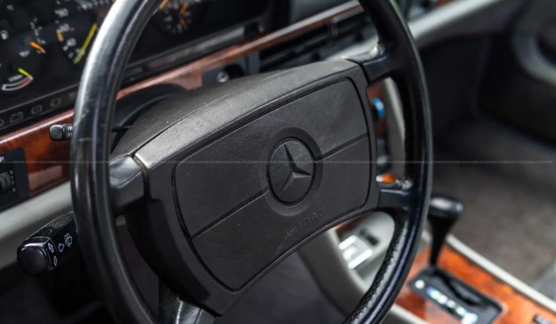 Mercedes-Benz 560 full