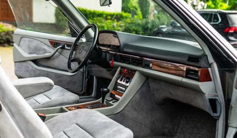 Mercedes-Benz 560 full