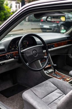 Mercedes-Benz 560 full