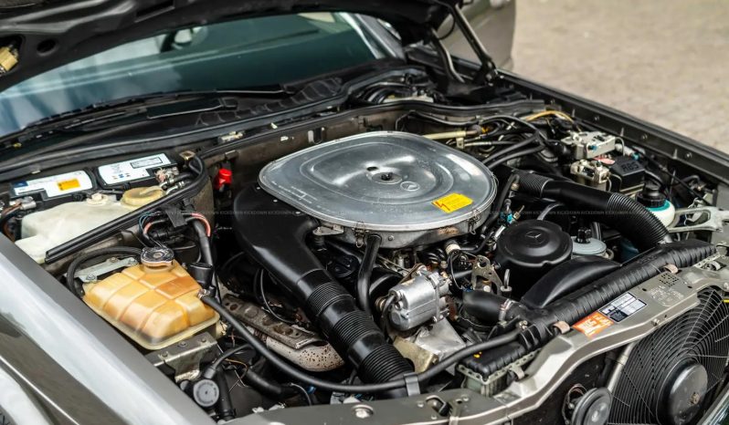 Mercedes-Benz 560 full