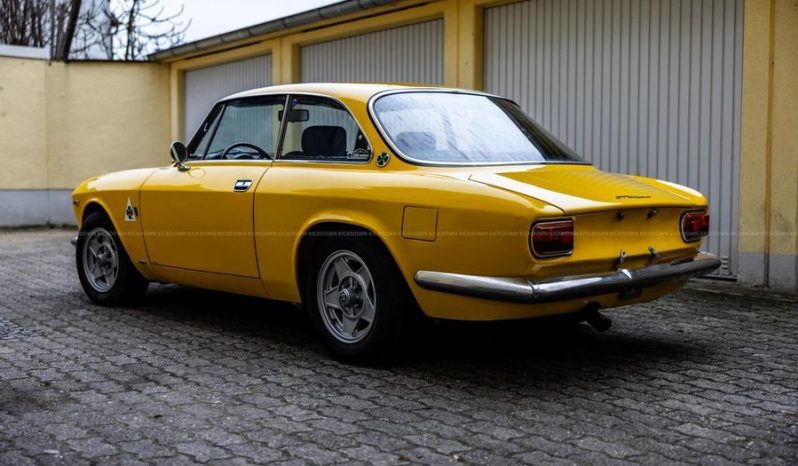 Alfa Romeo GT 1300 Junior full