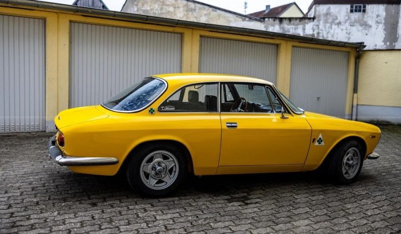 Alfa Romeo GT 1300 Junior full