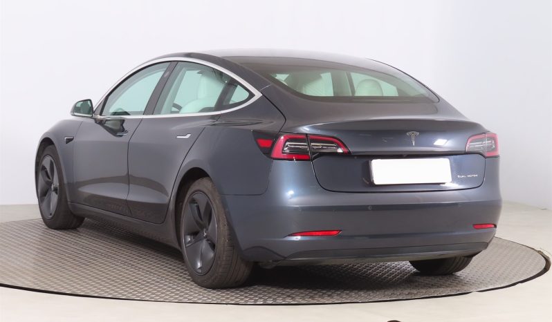 Tesla Model 3 full