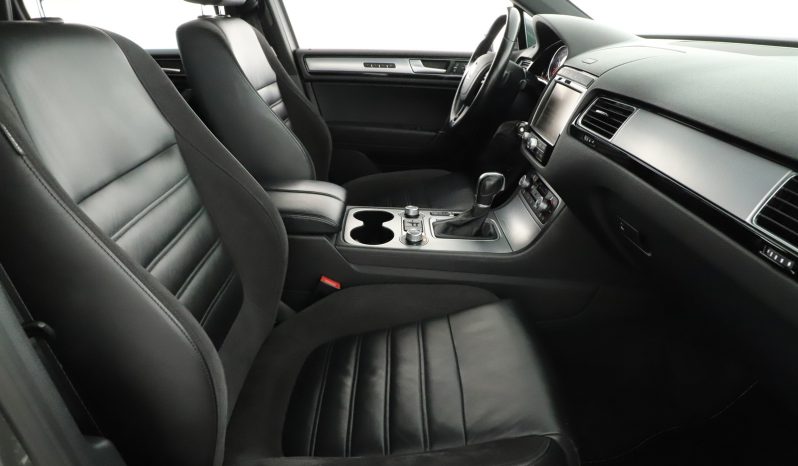 Volkswagen Touareg, 2015 full