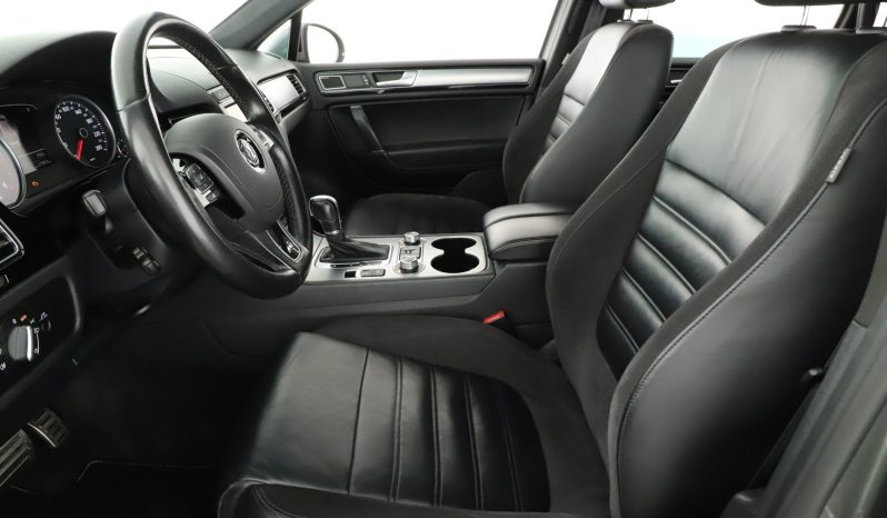 Volkswagen Touareg, 2015 full